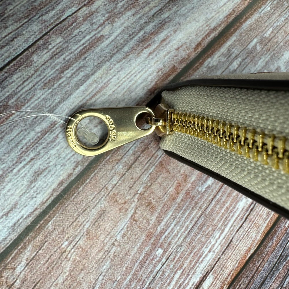 COACH | Cream Gold Stars Long Zip Around Wallet NWT - Picture 3 of 5